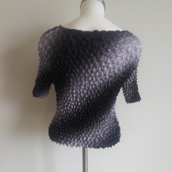 F.C women's top size XL gray with black used in go - Picture 4 of 7